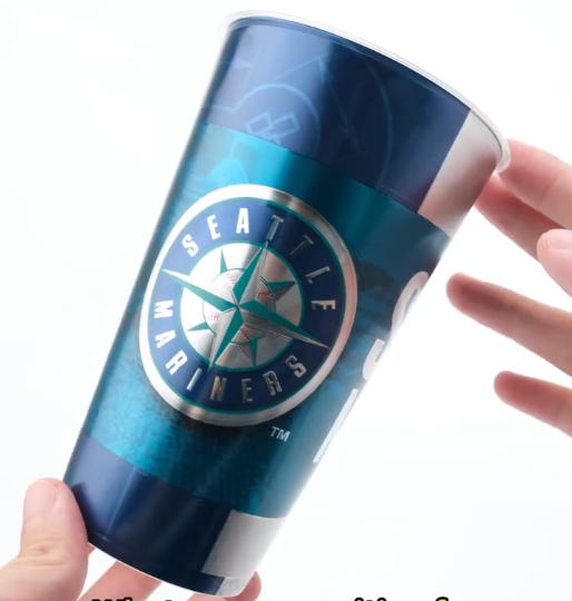 Szerezzen YZY dombornyomott textúra hatású címkéket csészéihez